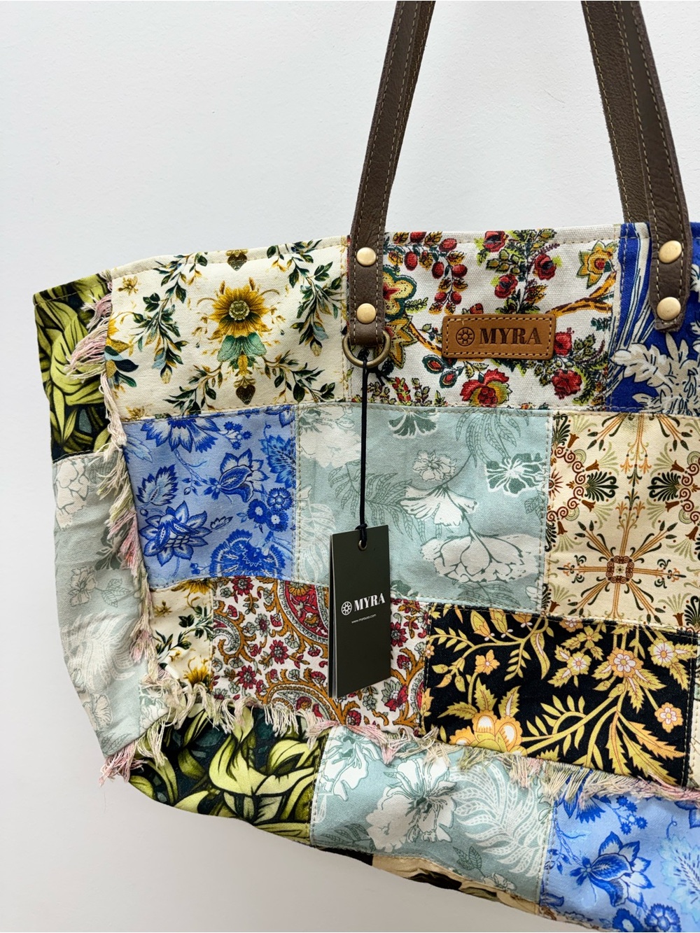 Sundial Weekender Myra Bag - Picture 2 of 8